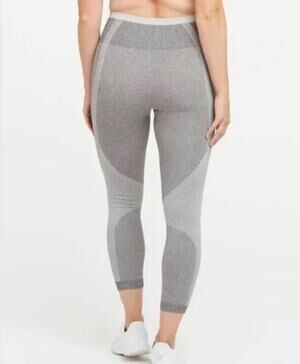 SPANX Women Small Seamless Sculpt Legging Spacedye Cloudy Gray Large